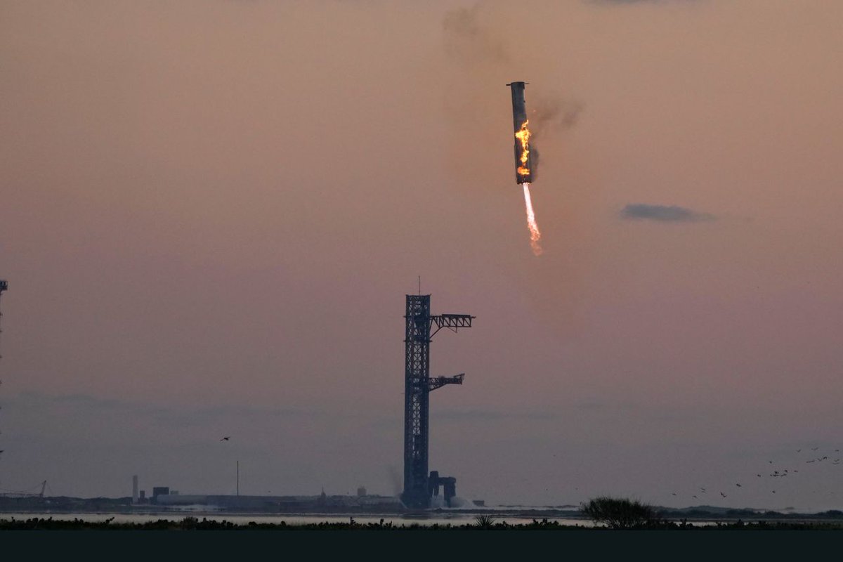 rowson_09's tweet photo. SpaceX launches Starship test flight 5 Read More:https://t.co/aQrkXcDaNZ 
#SpaceX #THELOYALPINLANTERNNIG #ariana #Sinner #Colorado #THEYDIDIT #GoodSunday #Starship #NASA #SuperHeavy #Mechazilla #Djokovic #FIRSTTRY #RIIZE #Seunghan #DennisQuaid #Martha #Bryan #StevieNicks #Tracy. https://t.co/96gPJwaXt2