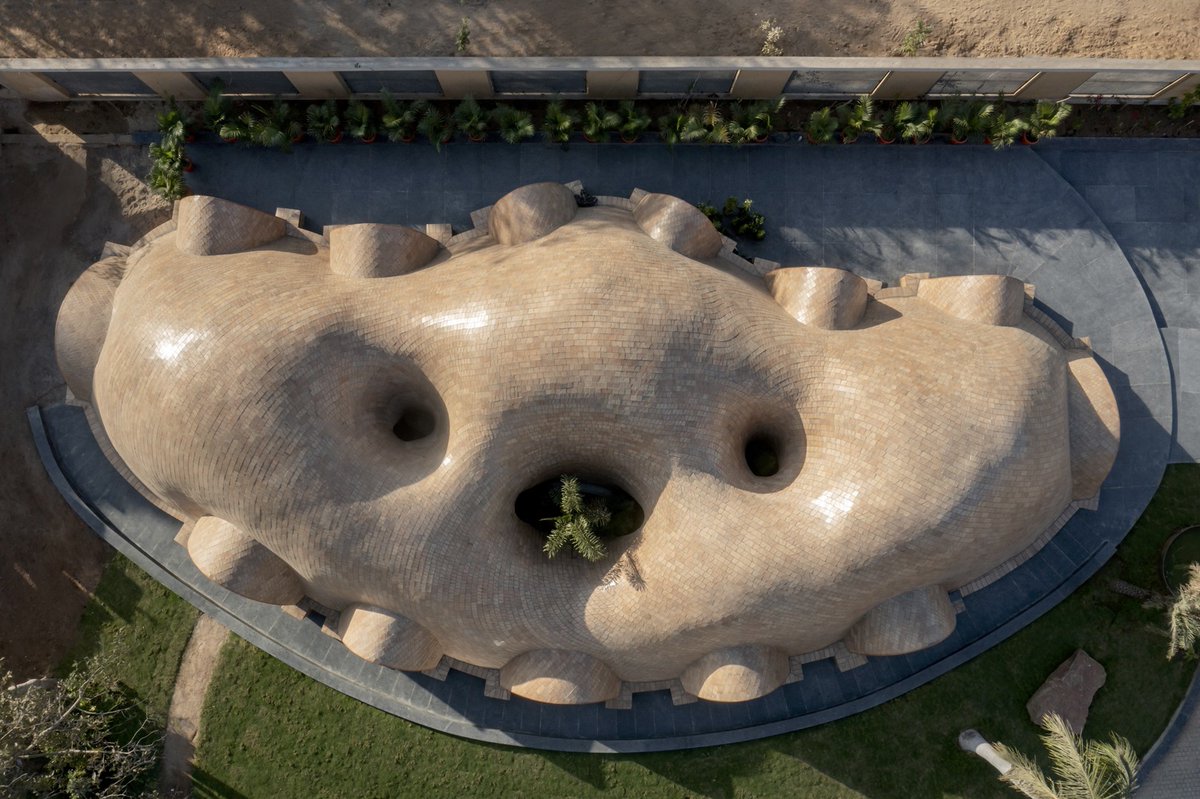 w_emerg's tweet photo. The Tarang Pavilion, designed by @thegridarch , is the largest terracotta brick vault in India, standing out for its #beamless, reinforcement-free #structure built without formwork. The pavilion employs traditional #building techniques, celebrating the artisans’ skills. https://t.co/fMTNtUTk8H