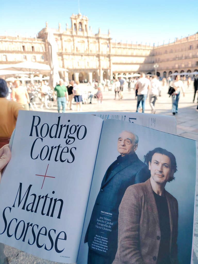 La Plaza Mayor de Salamanca, también cómplice del binomio que hoy publica <a href="/elpaissemanal/">EL PAÍS SEMANAL</a>. Un gran orgullo, ¡enhorabuena, Rodrigo! 
Estamos muy ilusionados de que llegue, por fin, #ESCAPE. Nos vemos en Málaga el martes? <a href="/rodrigocortes/">Rodrigo Cortés</a> #CaféyPapel ☕️📰