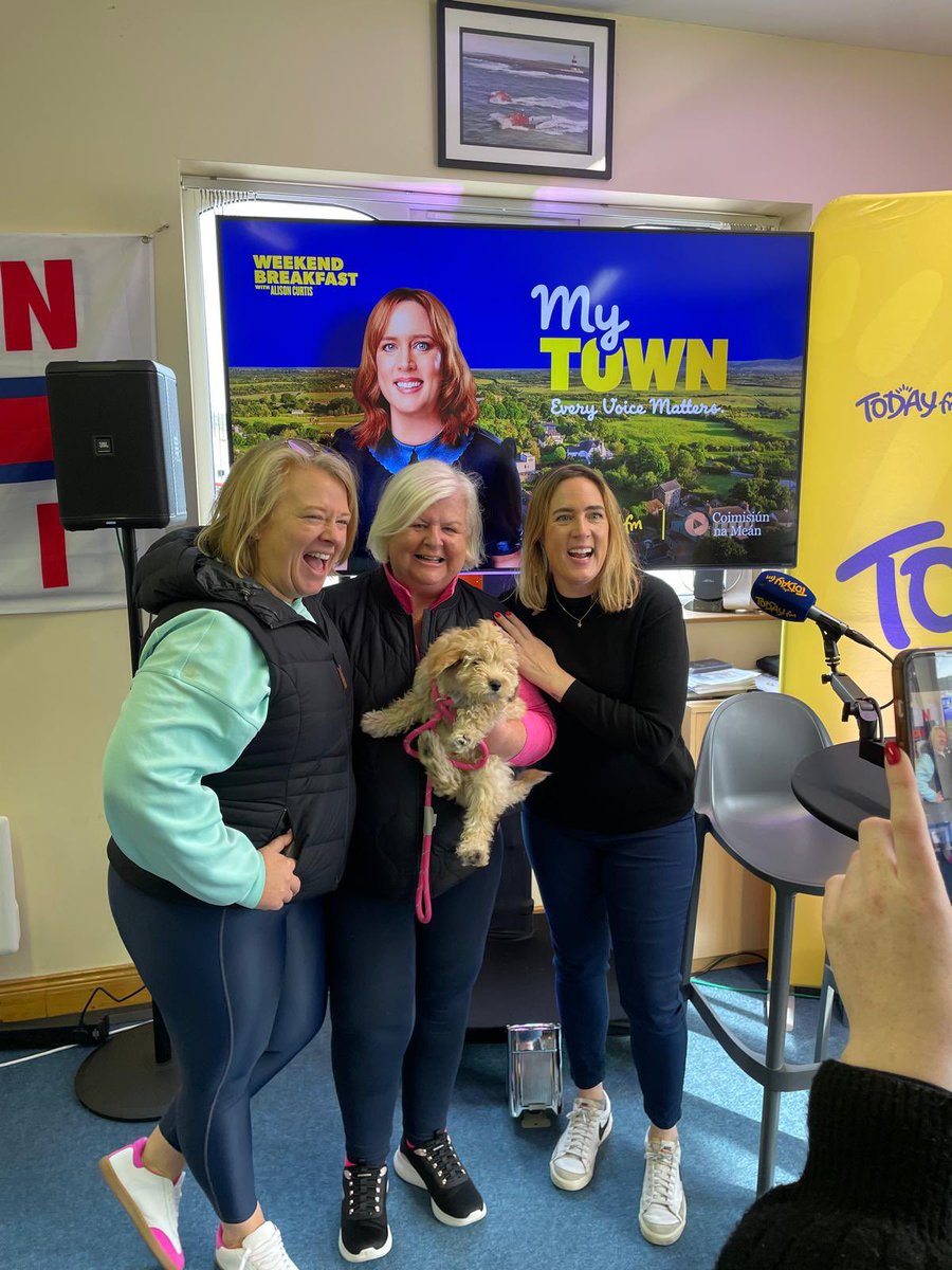 MailoPower's tweet photo. Fun chatting with @AlisonTodayFM #MyTown @TodayFM this morning ππ Kelly and Bailey πΆ came too π€£
#MorningBreakfast #DunmoreEast #MonkeyCups https://t.co/6yxt7o5qju