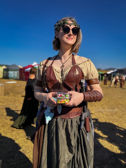 RenFaire is cool ? https://t.co/Qz3afDh0pD