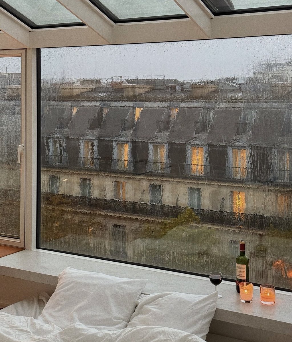 Parigi è un dipinto impressionista con la pioggia. Foto di melissamale