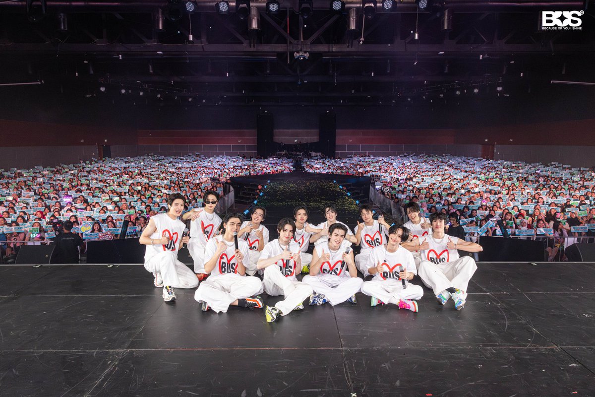 รูปแรก : ตอนม.3 ตอนปัจฉิม รร.แสงทอง
รูปสอง : กลับมาตอนเป็นภีมวสุ BUS แล้ว
ปล.ไม่ได้กลับมา3ปี รอบนี้หอบความภูมิใจมาให้แล้วนะหาดใหญ่ ขอบคุณที่เลี้ยงภีมมาป.6-ม.3 คิดถึงมากๆนะ วันนี้สนุกมากๆค้าบ
#BUS_KnockKnockKnock_HatYai
#PEEMWASU