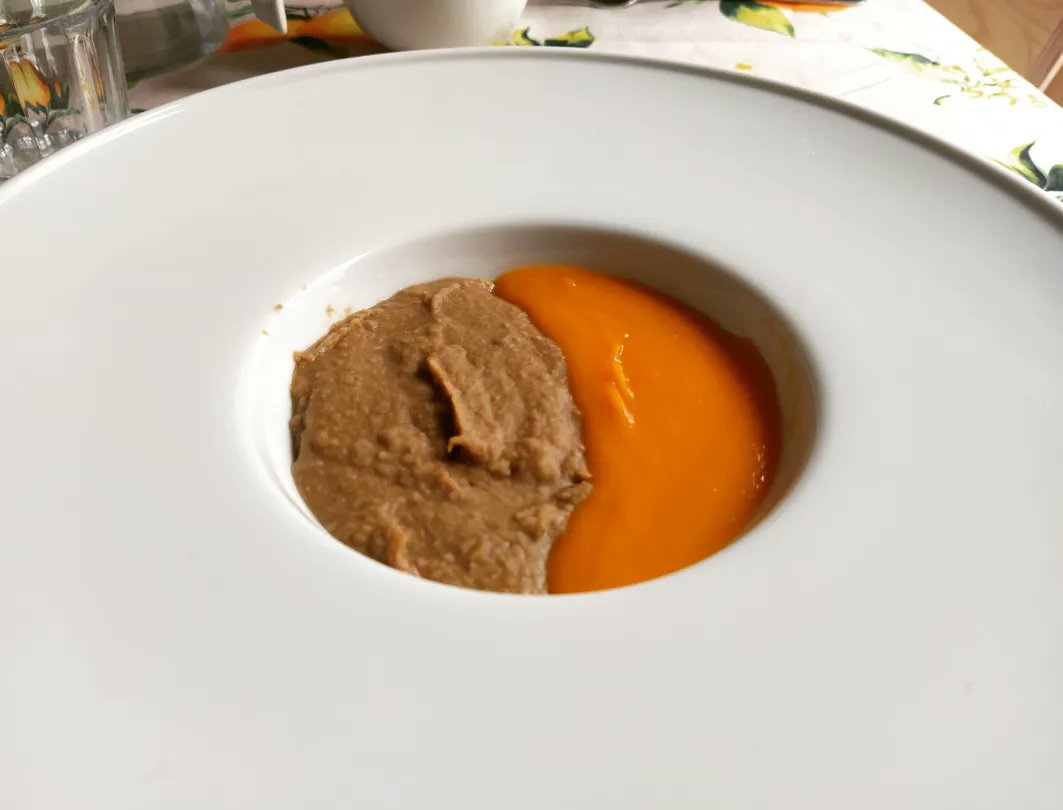 MiguelCallejaO's tweet image. Seguimos con las prácticas de la peque en la cocina...
🐟 Pescado a la Plancha con Vinagreta Mitológica 
🎃 Bobidi-Bu de Calabaza y Lentejas
#TeLoCuentoEnLaCocina @DisneySpain @Disney @Pixar @ferranadria 
#cooking #cookingtime #cookingathome #homecooking #pistasGastrobloGGicas