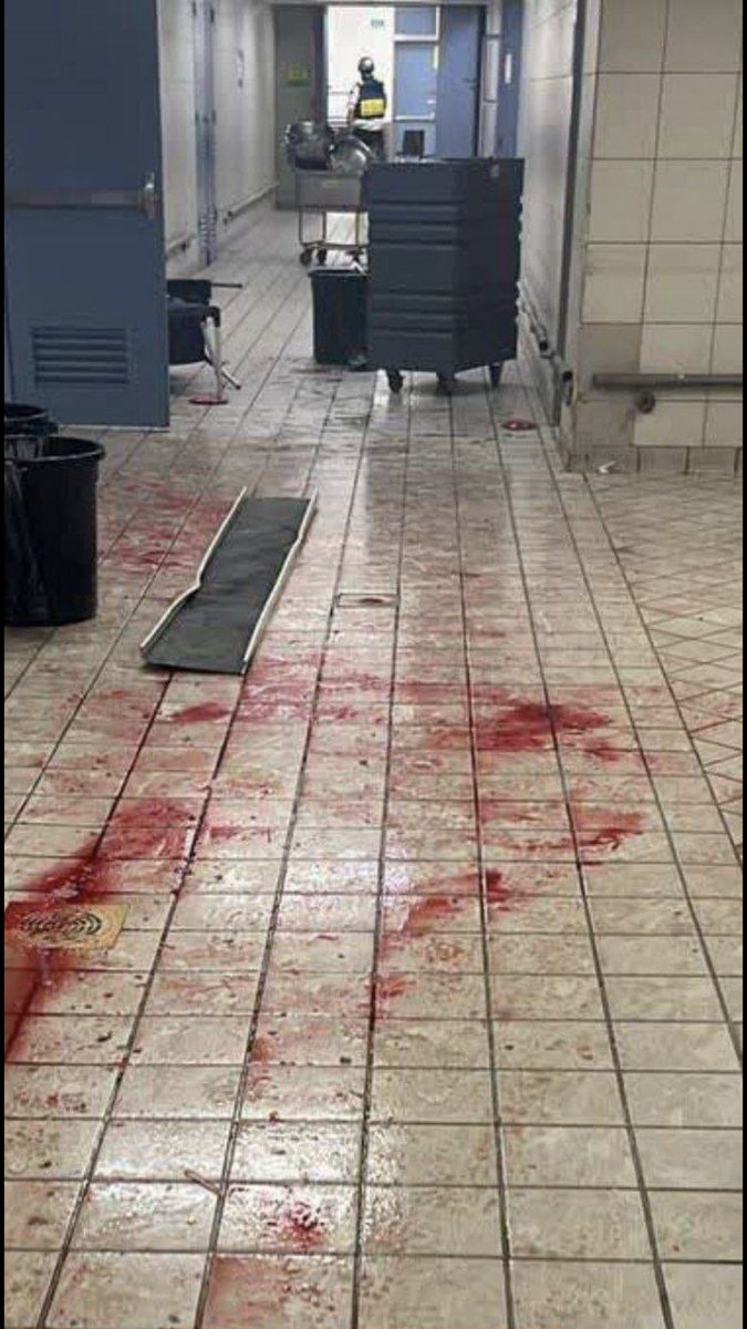 alzubaidiiali's tweet photo. يقال ان المسيرة التي استهدفت قاعدة #غولاني في #عكا اطلقت صاروخ على الموقع قبل انقضاضها من الممكن انها نفس المسيرة في الفيديو👇 التي تحمل صواريخ S5 التي تمتلك قدرة تفجيرية عالية
#حيـفآ
#Hezabullah #لبنان https://t.co/L5sKzbuv0L