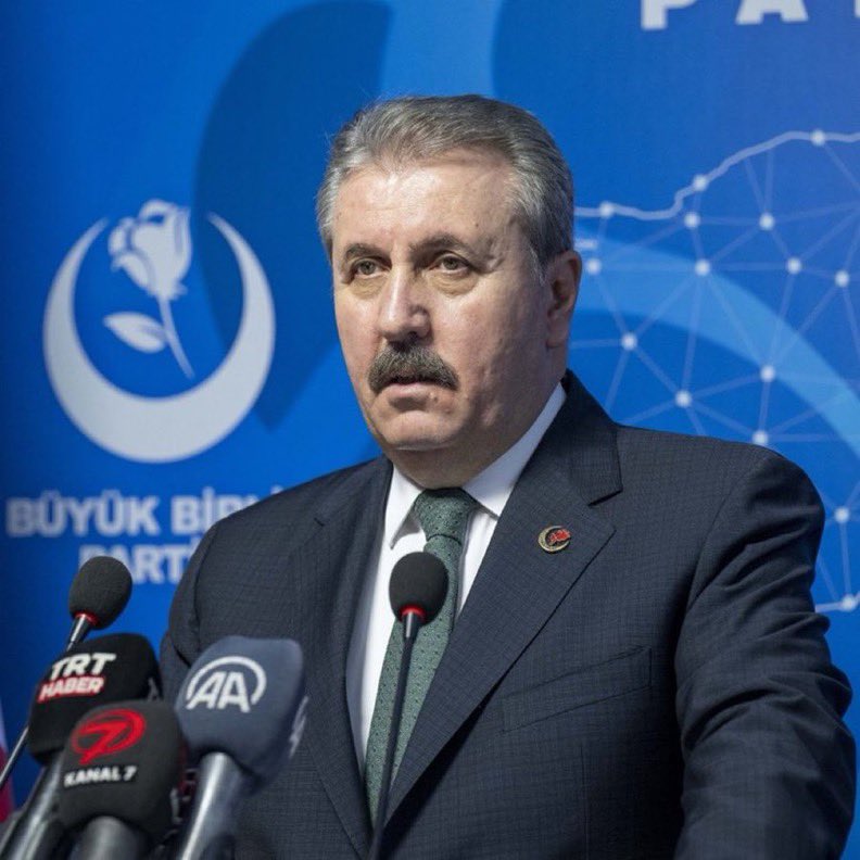 750 liraya BÜYÜK RAKI nın nerede satıldığını söyledi mi? Koyunu bütün kesecem de... Mangal, cızbız falan......