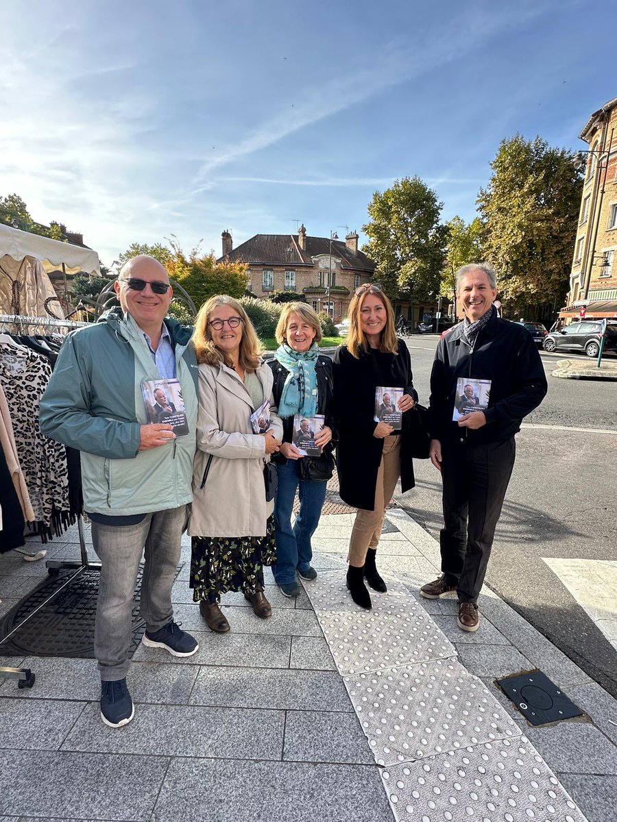Très bon accueil sur les marchés de #Suresnes pour les #horizons3ans. Écoute, échanges, rencontres et bonne humeur ! Merci aux militants pour leur engagement sans faille <a href="/HorizonsLeParti/">Horizons</a>
