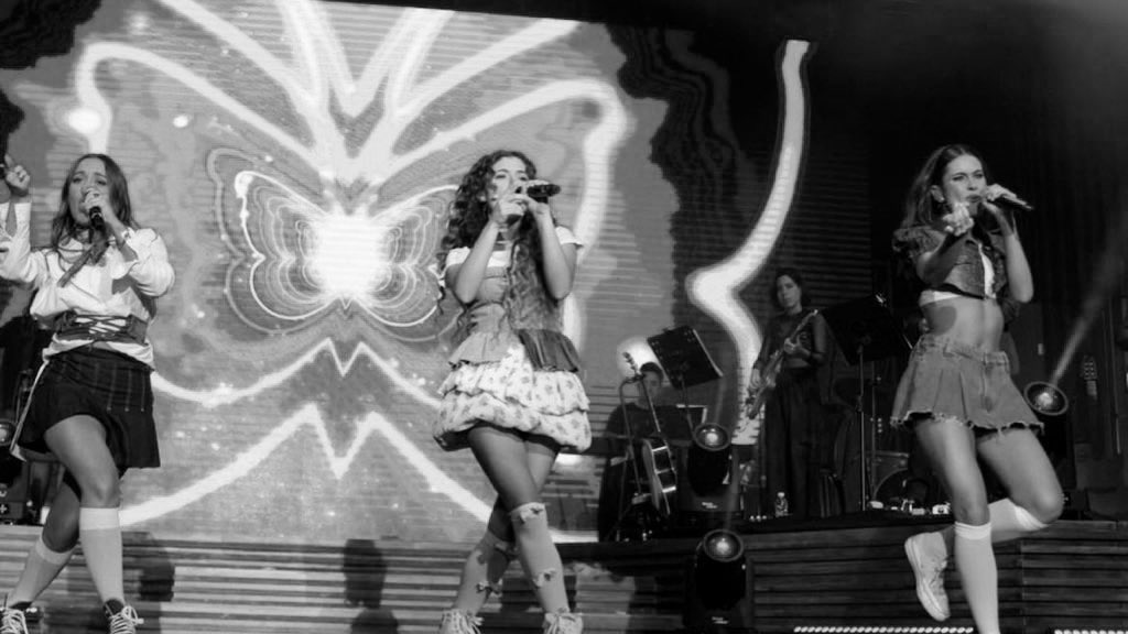 i1989klore's tweet photo. ★ au marrey !

en donde ; margarita tiene una pop girl band y deciden dar su primer show.

o

en donde ; jano y pipe, los mejores amigos de rey y hermanos de margarita, lo invitan al show de su hermana. https://t.co/huZ0uY7Atq