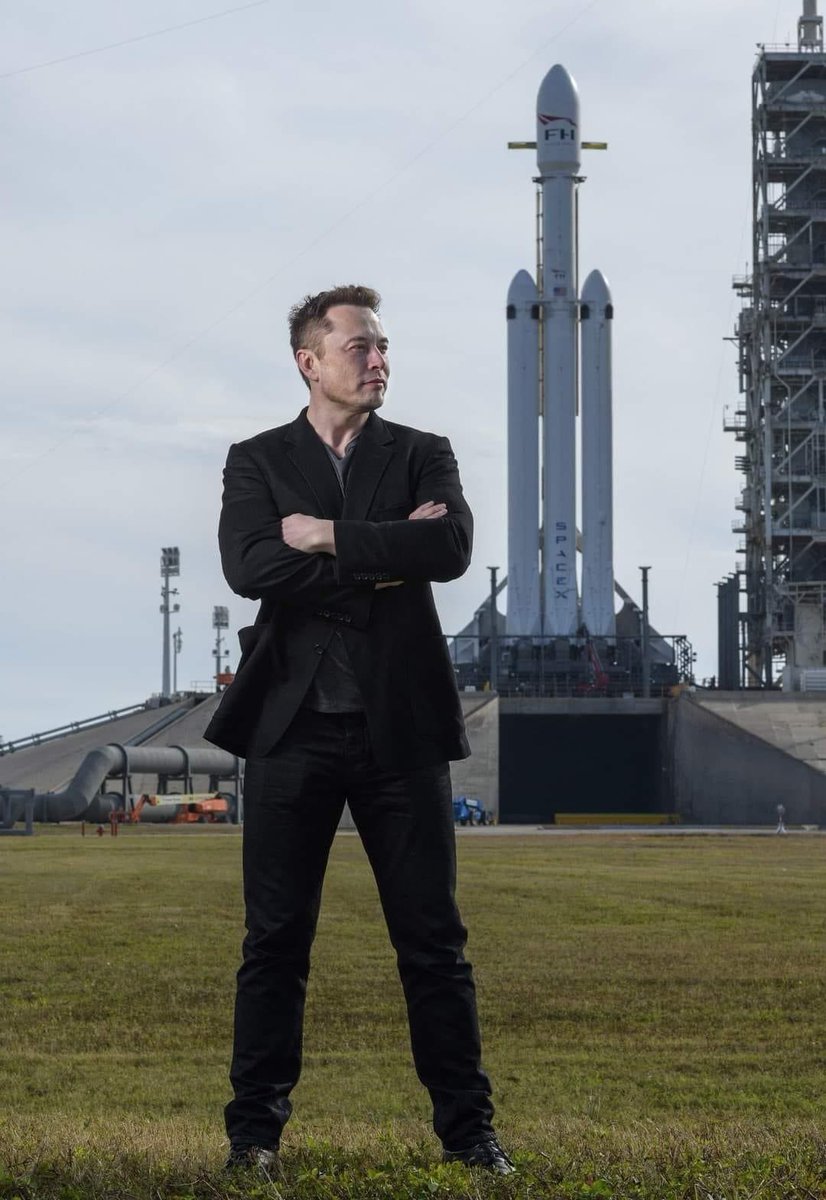 InformaCosmos's tweet photo. El viaje de Elon Musk:

51 años: compra Twitter.
45 años: crea Boring Co
45 años: crea Neuralink
44 años: crea OpenAI
32 años: crea Tesla
30 años: crea SpaceX
28 años: crea X (ahora PayPal)
24 años: crea Zip2 (vendida a Compaq)
19 años: vende PCs en un dormitorio universitario. https://t.co/OKDp78Ov2H