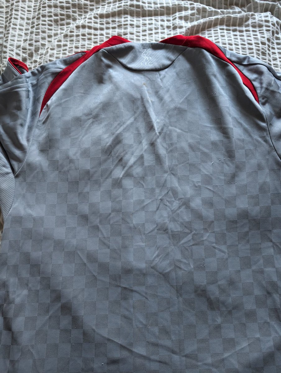 Holthym's tweet photo. @Arundaar @shirt_x @_FullKitWankers I've got one on Vinted for £40 but would be willing to take £30. https://t.co/caaYEEEXCf
