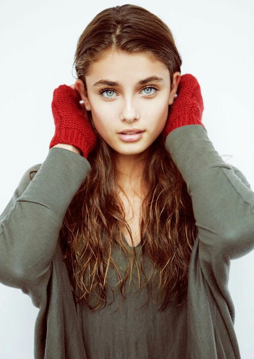 DefinedByDesire's tweet photo. Hayden here, just trying to keep warm on this chilly day. Sweater weather has arrived. https://t.co/FZbivOai2I