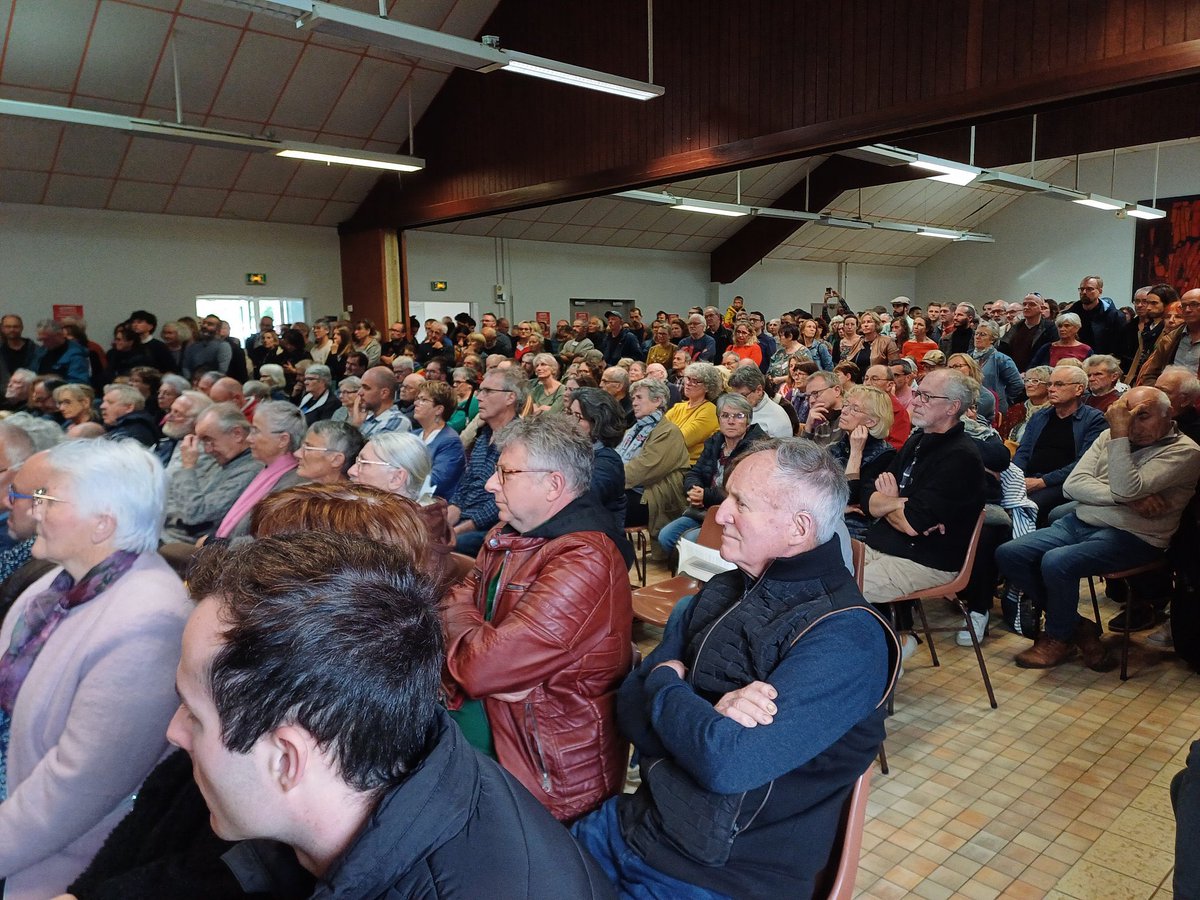 tlahais's tweet image. 300 personnes à Dingé avec @Francois_Ruffin 

Merci à Annabelle Quentel pour l’accueil  

Une belle réunion qui atteste de la disponibilité du peuple de gauche pour poursuivre le #NFP, union indispensable pour opposer une autre vision du monde à celle de l’extrême droite