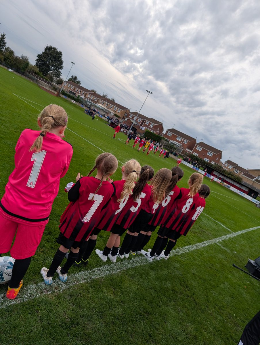 bethjmiddleton's tweet photo. Rotherham ladies mascots today ... ⚽❤️ @CragsPe @misslowecrags @crags31 https://t.co/VBs6eNabDw