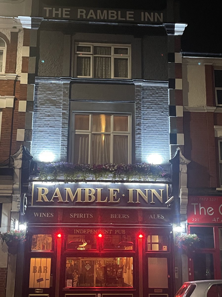RambleTooting's tweet image. The best place to be this evening and always all pints are £5 and under the heating on low 5 Large TVs heated outside smoking area and the best table service ⁦@tootingnewsie⁩ ⁦@balhamnewsie⁩ ⁦@IrishinLondon⁩ +Tradsession Sundays ❤️ #Tooting