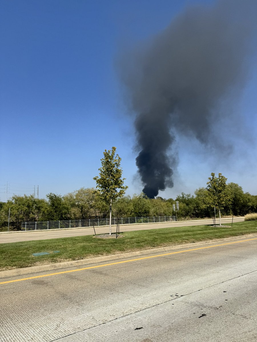 amyurbach's tweet photo. #grapevinefire at Grapevine Lake marina. https://t.co/rAu8ICRGYo