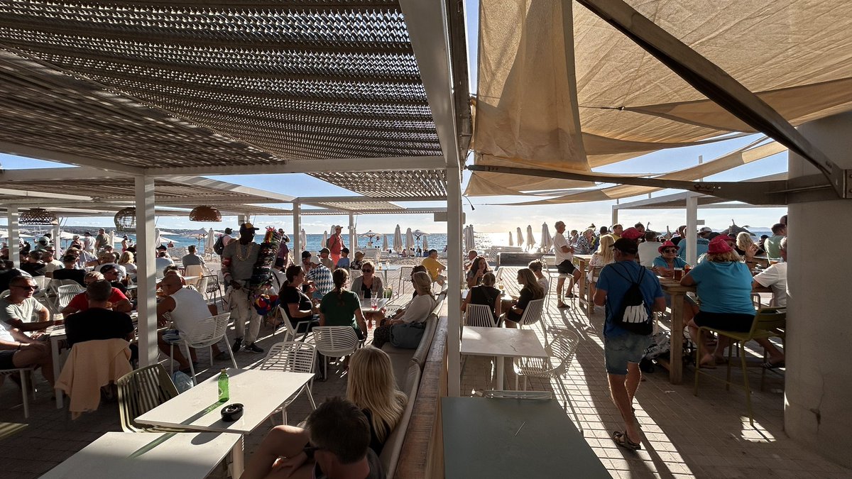PongratzS's tweet photo. 10/2024 - life is better at the beach #mallorca #playadepalma #ballernario https://t.co/95TEAa1kIz