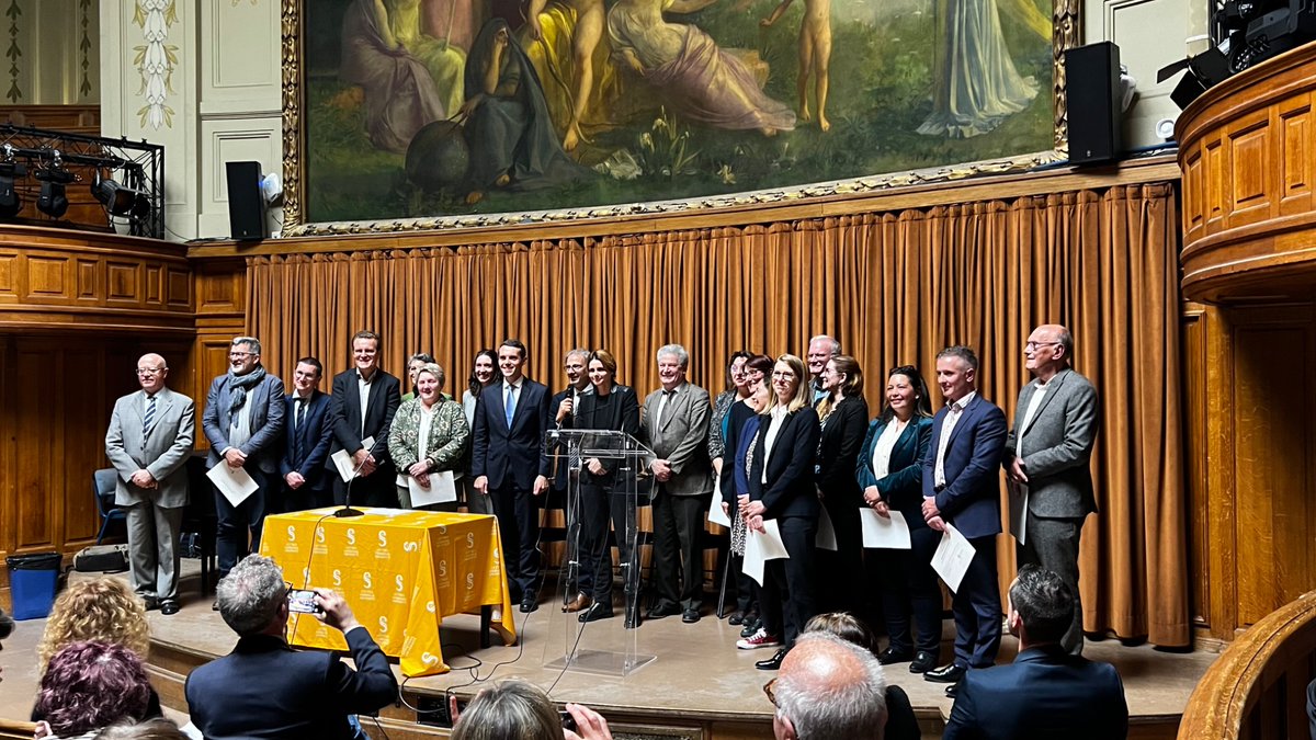 c-line tweet media