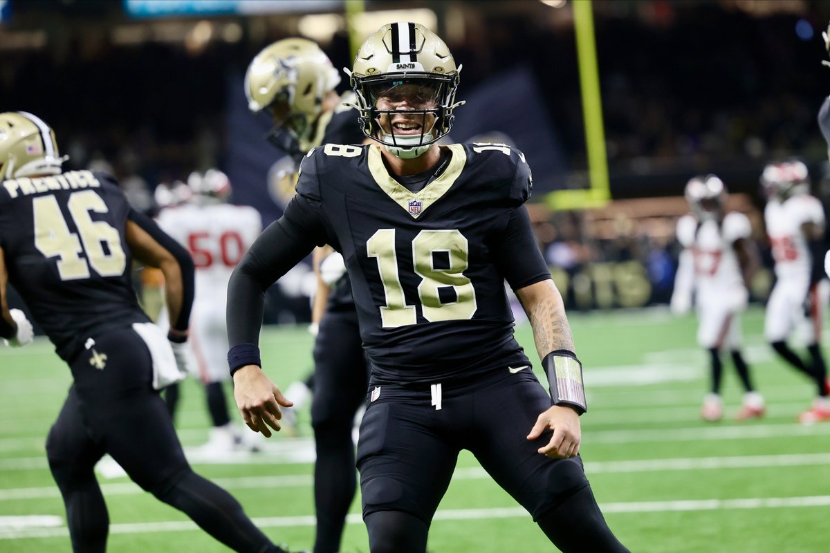 Spencer Rattler in the first half:

⚜️ 11-17 
⚜️ 140 yds
⚜️ 1 TD
⚜️ 3 rushes for 21 yds 

#Saints lead 27-24