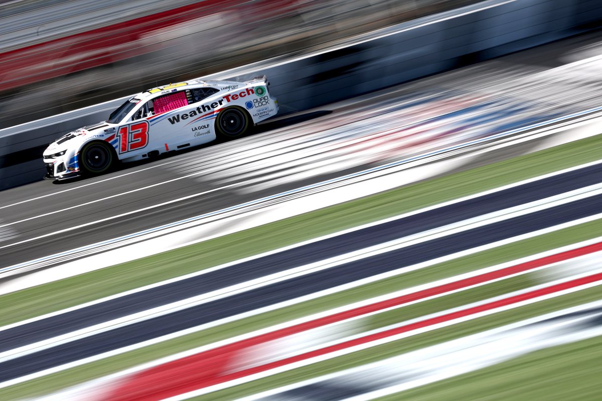 Four laps complete. 

SVG has stretched his lead to about 1.3 seconds ahead of P2, the 5 car. #BofAROVAL