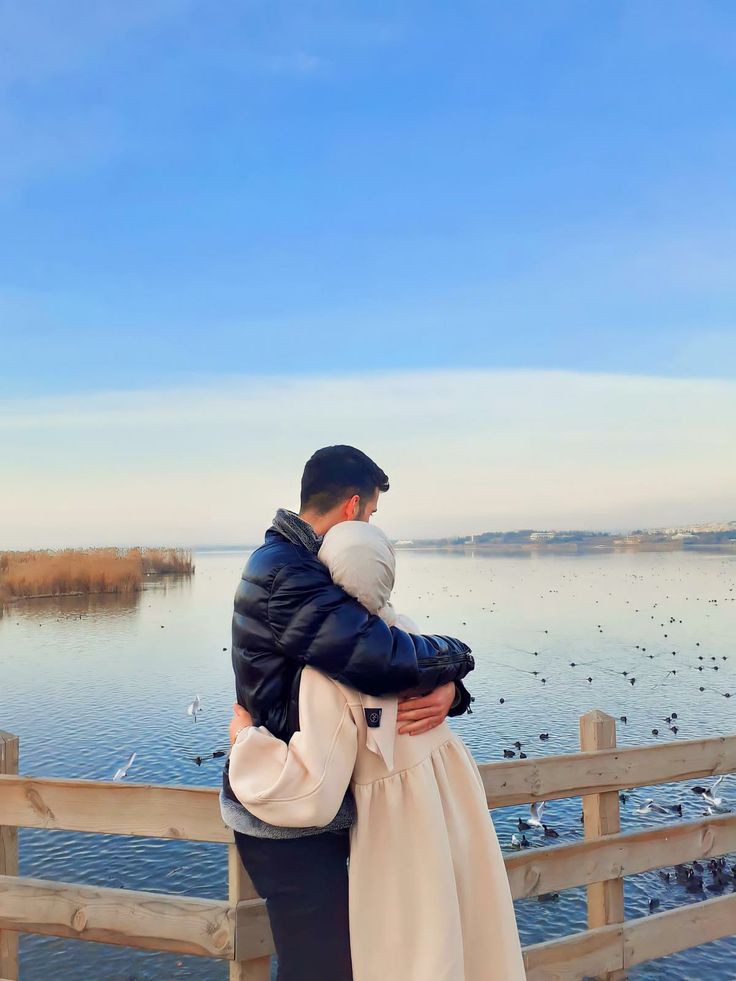 "كل الأشياء تبدو عادية أمام فكرة أن نتشارك دربًا واحدًا، كل الجمال تحتكره هذه الفكرة."