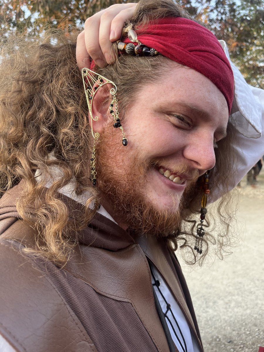 ImASlutForNina's tweet image. Of course I made Lane try on the elf ears😂😂😂😂 and got him eating his turkey leg😂😂😂