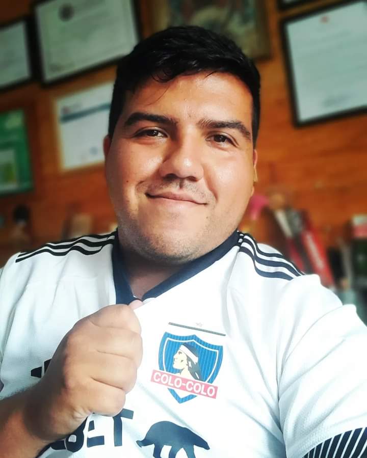 JorgeTobarRodr2's tweet photo. "Detrás pica el indio"  Vamos Colo Colo Carajo 🤟🏽 🖤 🤍

#detraspicaelindio
#ColoColo
#eternocampeon
#99añosdegloria https://t.co/Nihc5XKx1p