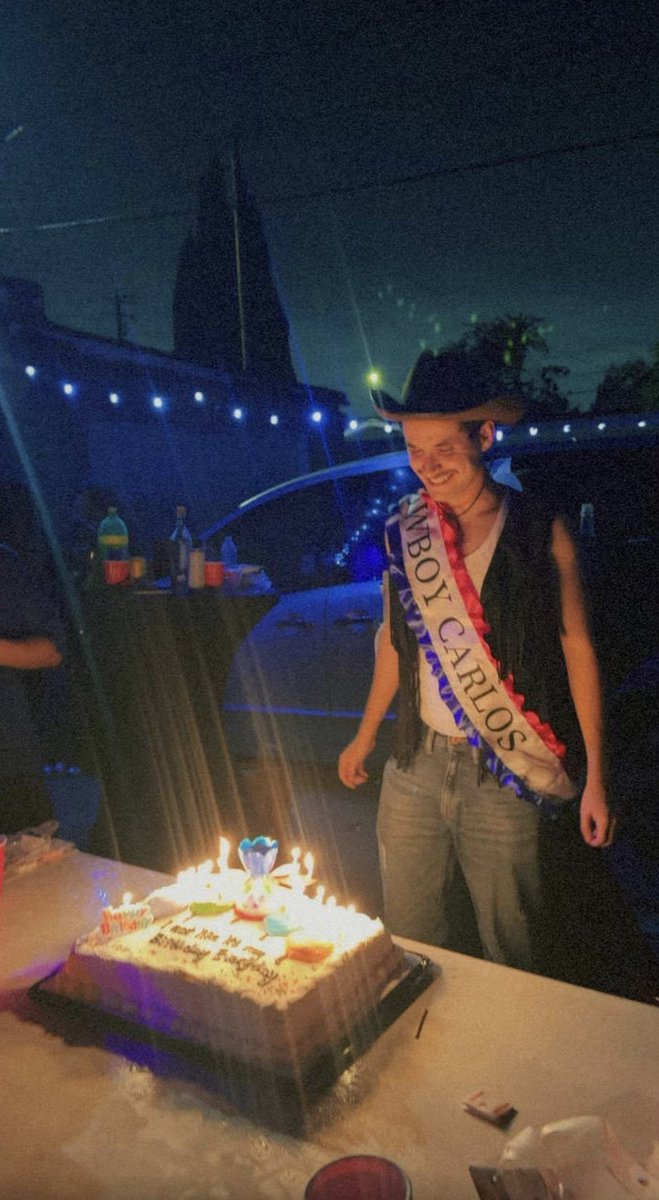 getaway_carlos's tweet image. birthday party was a success everyone say thank you beyoncé