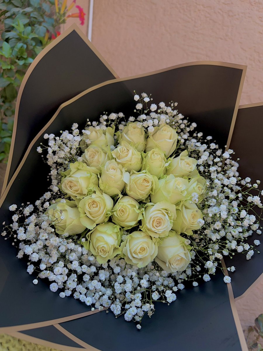 birdiebakes2020's tweet photo. ‼️GIVEAWAY TIME‼️
 🥹I’m giving away the bento cake + 20 stem roses COMBO 🤍

How to enter:
1️⃣ Follow @birdiebakes2020
2️⃣ Like and repost 
3️⃣ Let us know in the comments if the combo would be for yourself or a gift to someone else🥹
Winner will be announced on Oct 21st 💐 https://t.co/A40CE8lk6H