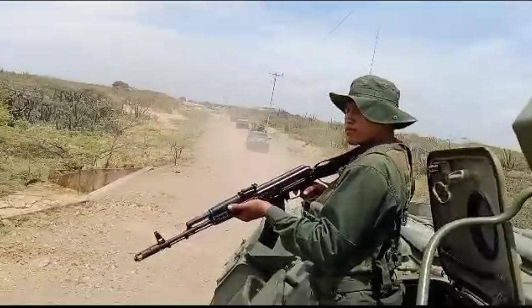 CEOFANBVE's tweet photo. 🔁 RT || GJ. @dhernandezlarez: #FANB despliega efectivos en el estado Zulia para la seguridad poblacional !

#IntegrarEsVencer https://t.co/He4d1i8LLz