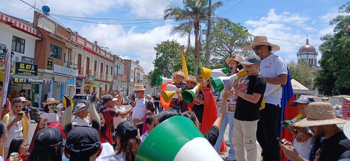 camaverrys77's tweet photo. Viva el Tercer Decreto Infantil Carnaval de Riosucio 2025 #CarnavalDeRiosucio #uffuffcarnaval #RiosucioCaldas #Carpinloro https://t.co/QYl6IXUpBa