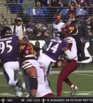 MLFootball's tweet image. THE #COMMANDERS VS. REFS GAME HAS BEEN A LOT OF FUN TO WATCH.  

Baltimore has gotten away with five obvious penalties, that has gone against Washington.

😳

(h/t @JayDanielsMVP)