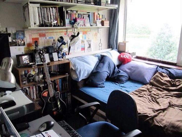 funfoodpolls's tweet image. you wake up…. AND ITS THE 2010s! AHHHHHHH At least your bedroom is cute? Which do you choose 🙊