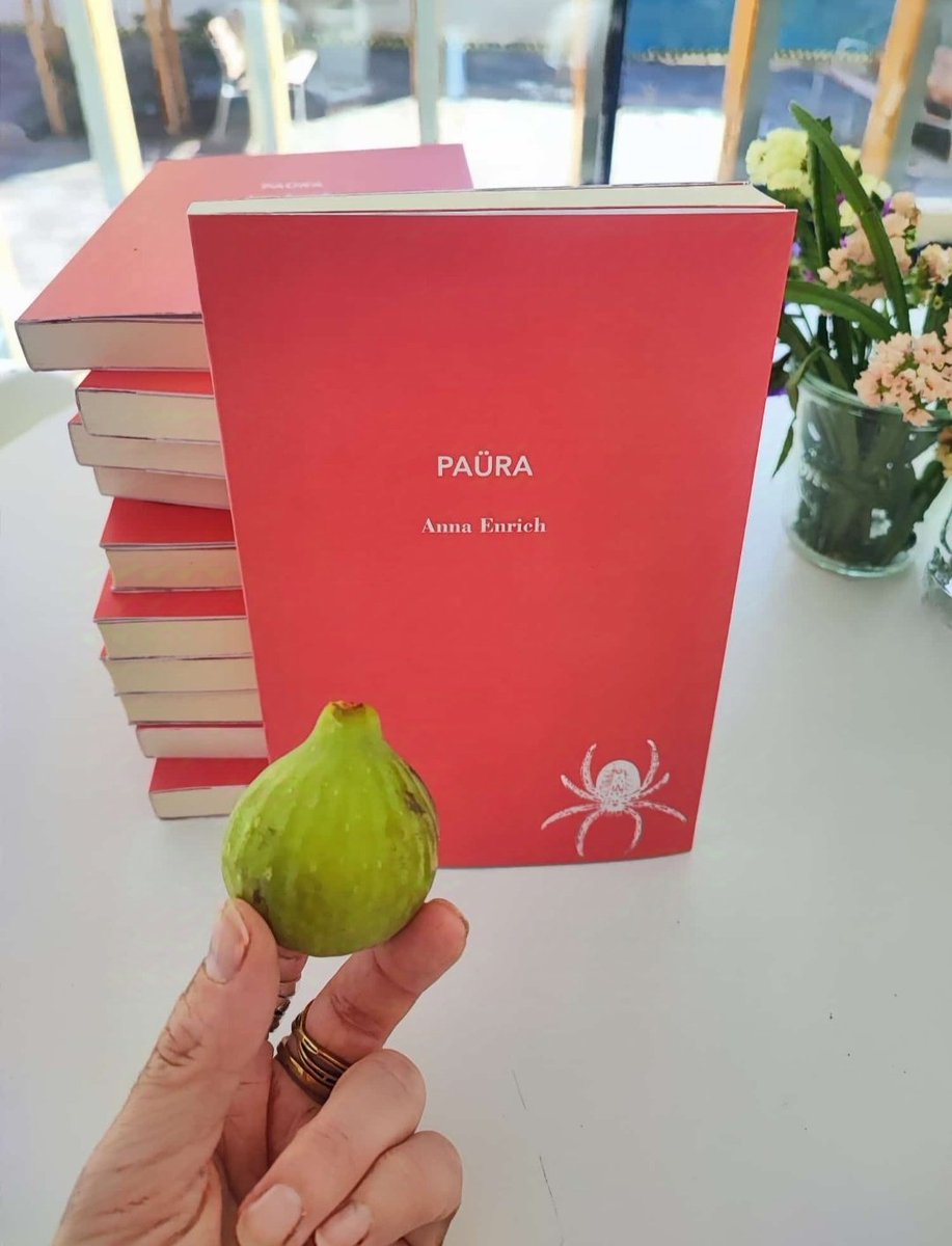 Quin luxe acabar el cap de setmana amb aquest meravellós regal.

Gràcies, <a href="/AnnaEnrich5/">Anna Enrich</a> i Adrià González.
Gràcies a tot l'equip de <a href="/launiosc/">La Unió Santcugatenca</a> per la vostra implicació
I per descomptat agraïda, com cada any, al <a href="/FNPoesiacat/">Festival Nacional de Poesia</a> 

#PAÜRA. Val molt la pena gaudir d'aquest poemari 🤍