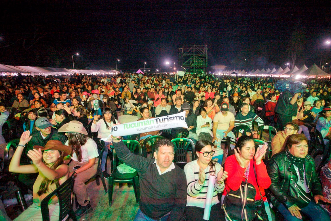 💪 12 mil turistas eligieron Tucumán este fin de semana lago

📊 Los festivales folclóricos y una variada agenda de actividades impulsaron una ocupación hotelera cercana al 70% en toda la provincia.

📲 Más info: institucionalturismotuc.gob.ar/noticias/notic…