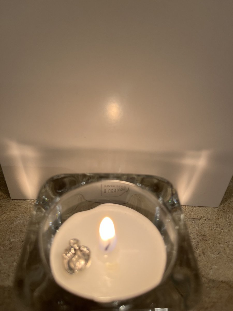 A candle lit for baby loss awareness. Thinking of all families who have suffered. ⁦<a href="/enherts/">East and North Hertfordshire Teaching NHS Trust</a>⁩ #BLAW24