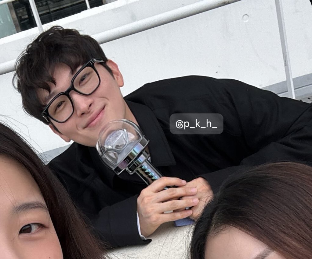 from_sup's tweet photo. 뿔테쓴 깡에게 벼락 맞고 여기까지 온 만큼 내가 너무나 사랑하는 뿔테깡,, https://t.co/jtsLLB3Me1