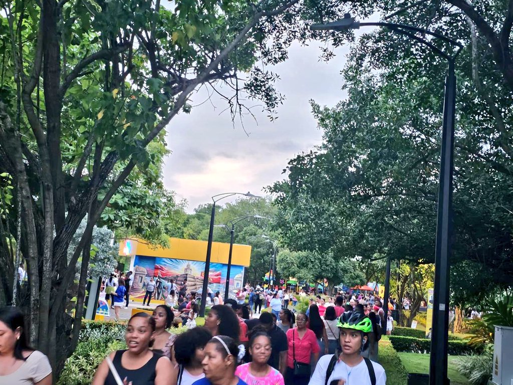 dumek_turbay's tweet photo. Parque Espíritu del Manglar: ¡Lleno total!
#FestivalDelPatacón: ¡Lleno total! #ViveTuPlaza: ¡Lleno total! Una oferta turística, cultural y recreativa de alta calidad, donde @AlcaldiaCTG garantiza tu seguridad e integridad. 

En #Cartagena están pasando cosas muy buenas. ¡AVANZAMOS!
