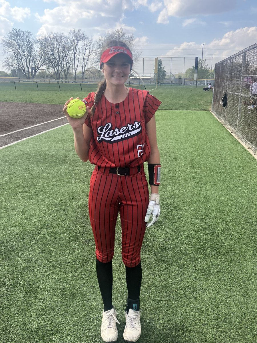 Nearly hit for the cycle today. Avery Stratton (P/2027) with a single, double, and homerun! 💣 Great job lady!!
