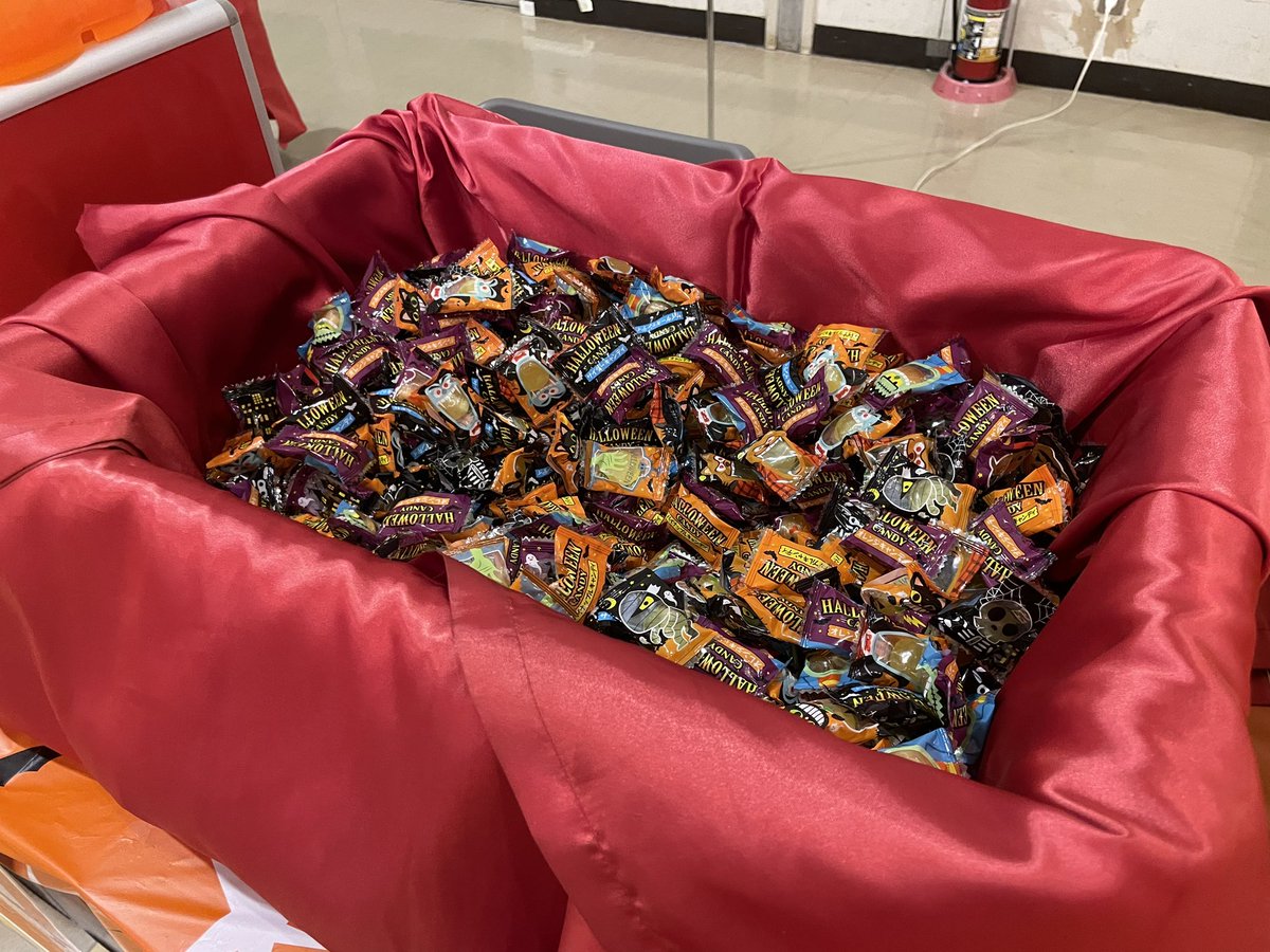 akabookikaku's tweet photo. 【GOOD COMIC CITY 30 神戸】
ハロウィン新刊ラリー🎃🎶
お菓子🍭な景品盛り沢山✨✨

本を買うほど抽選にチャレンジできます🎶
お買い物📚の後は是非お立ち寄りください！

2号館キカクリエにてご参加お待ちしております！ https://t.co/Fjc6kquNi0