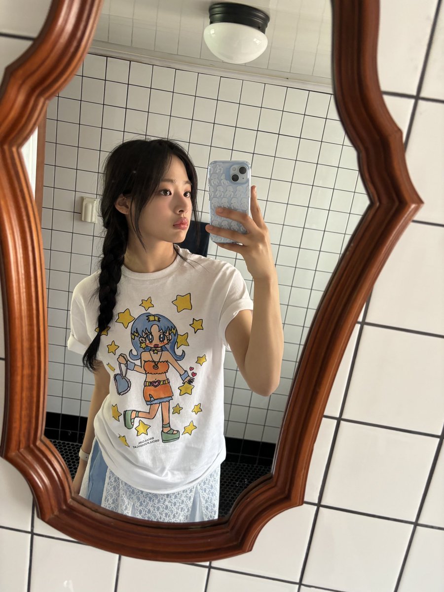 the sun is shining bright today, and i’m wrapped up in my favorite blue, feeling like a little cloud drifting through may’s warm breeze! wearing my soul girl tee, it’s the comfiest, happiest day. oh! don’t forget, something special’s coming on friday—can’t wait to share it! 🤓