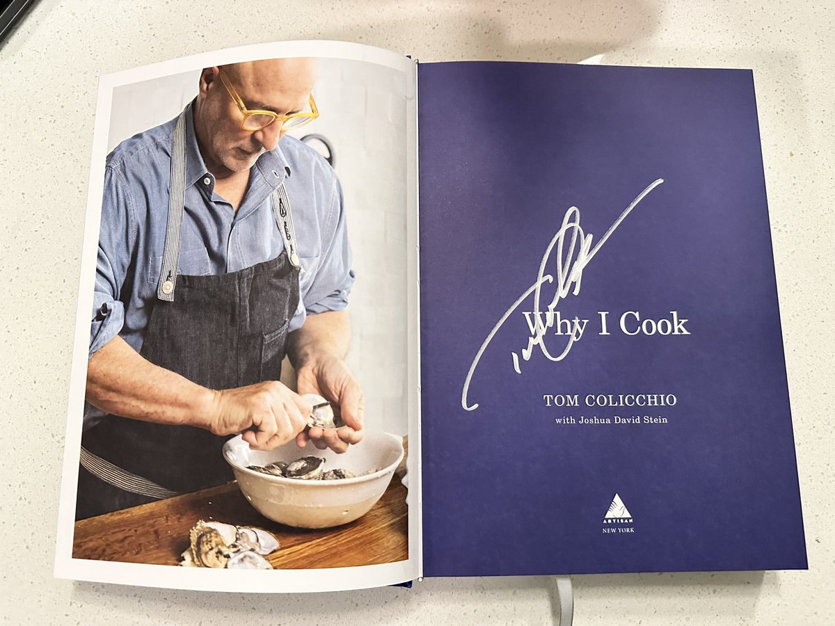 cdivas1028's tweet photo. And someday Sunday afternoons there’s a bit more Jersey in Boston. It was a lovely afternoon with @tomcolicchio and @kristenlkish, and now I have the signed book to match my signed menu. ❤️#YesChef #Heard #WhyICook #JerseysFinest #JerseyGirl https://t.co/kJpnvDbxS0