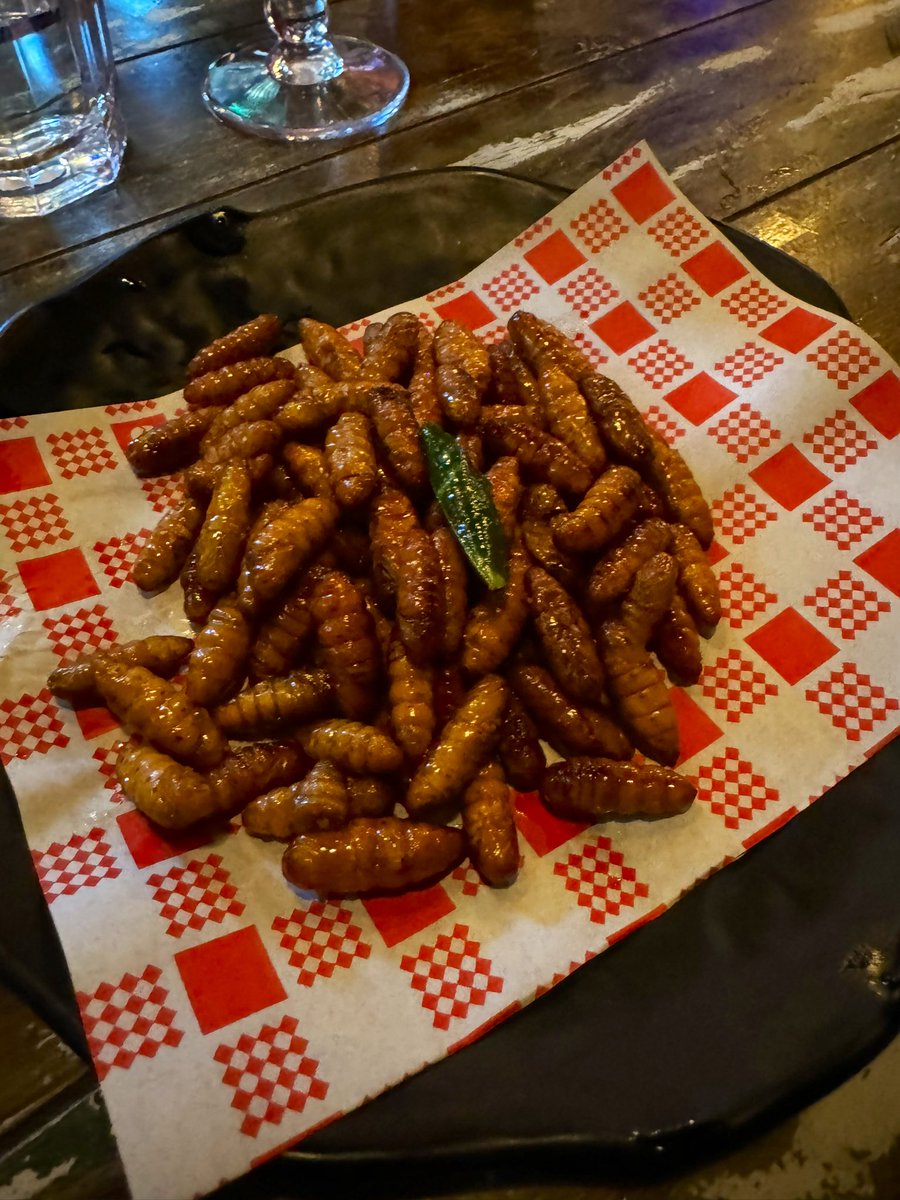 قیافش حالم رو بد کرد ولی خوشمزه بود دوباره سفارش دادم 😅 … لارو!