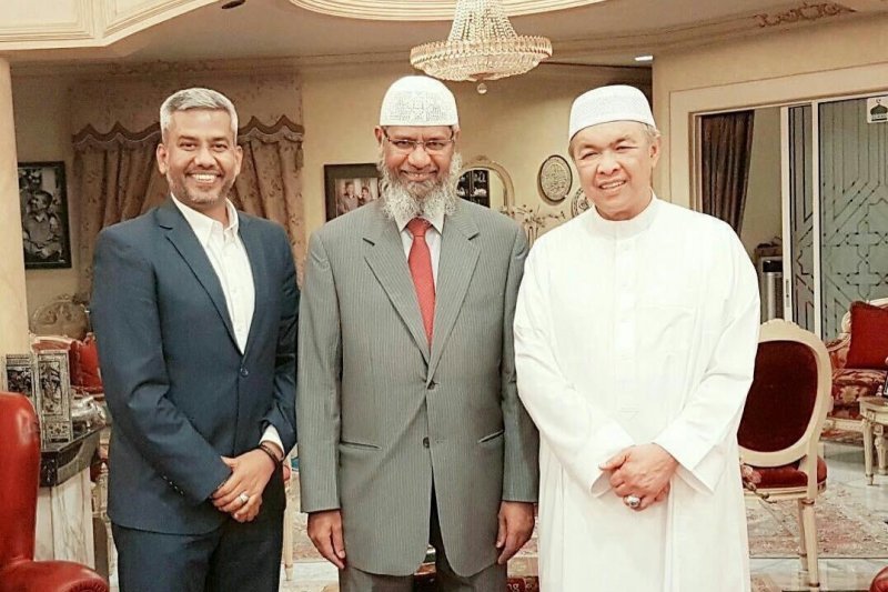 GoldfishUnc's tweet image. Be fair la....
They all bff