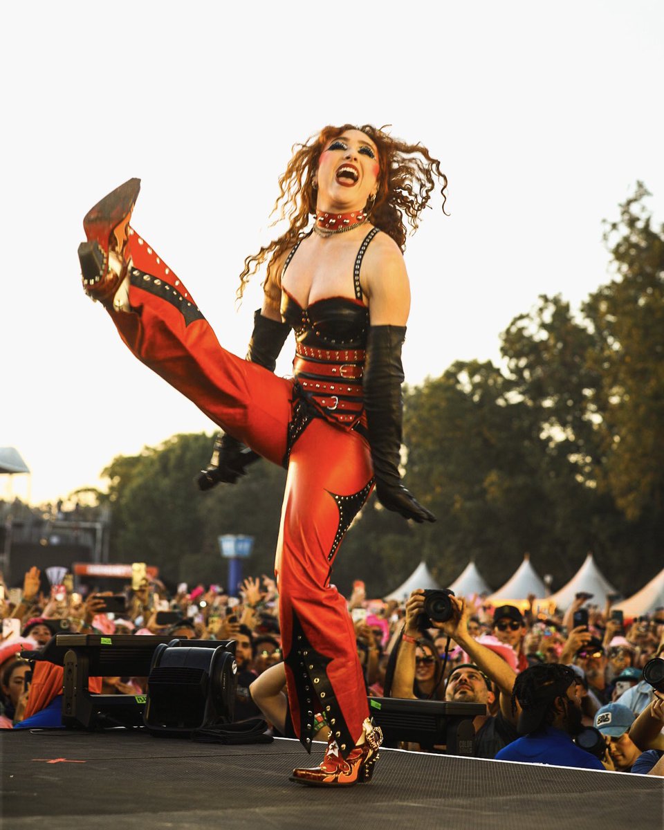 .<a href="/ChappellRoan/">Chappell Roan</a>’s set at Weekend 2 of <a href="/aclfestival/">ACL Festival</a> did not disappoint! New outfit, same bangers! 🤠 

📸: <a href="/bryancparker/">Bryan C. Parker</a>