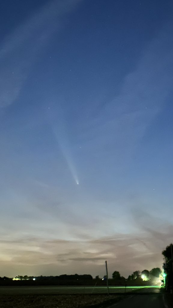 _BarbHall's tweet image. Comet Tsuchinshan-ATLAS made its appearance this evening. It’s absolutely stunning! #Indiana #Comet