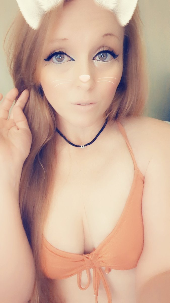 oOoO #Stonerfam Let's have some fun!😈😈😈 If this photo can get 100 likes by 9pm I'll post a spicy midnight snack photo. 🥵😈💋 I know how much the #CannabisCommunity loves their munchies 😈💋🥰
Ready set go! 

#Mmemberville #spicy #munchies #snack #redhead #PRINESS #RT #LIKEs