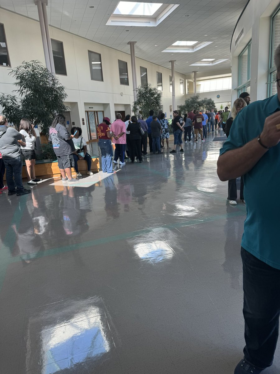 Henson4Virginia's tweet image. I made my voice heard! Spreading the word for @MomsDemand endorsed candidates &amp;amp; casting my vote! @KamalaHarris @timkaine @YVindman 

#MomsDemand #GunSense #VoteForChange