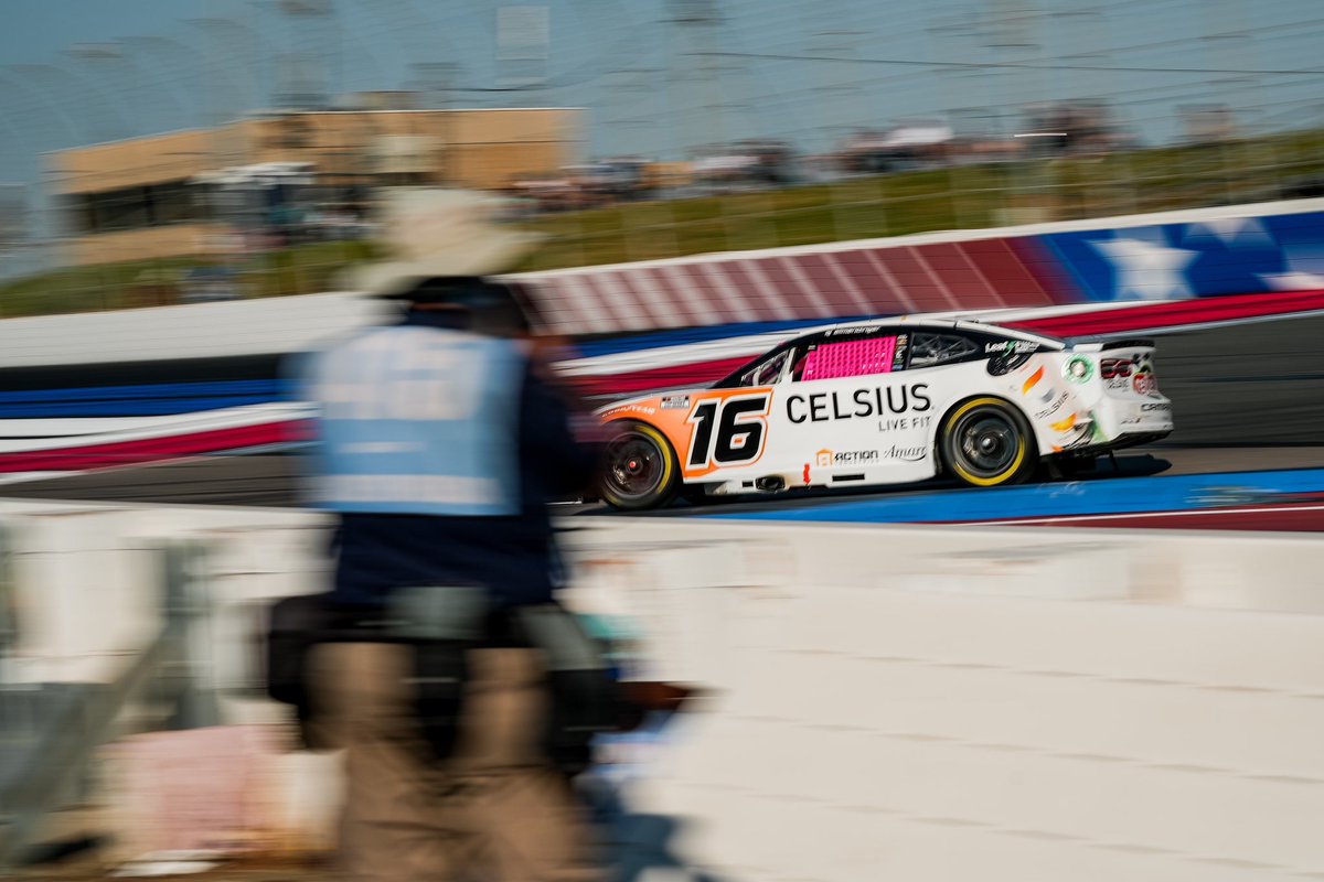 The 5 car has reeled in <a href="/AJDinger/">AJ Allmendinger</a> to contend for the lead. 

The 16 has 11 lap older tires. #BofAROVAL