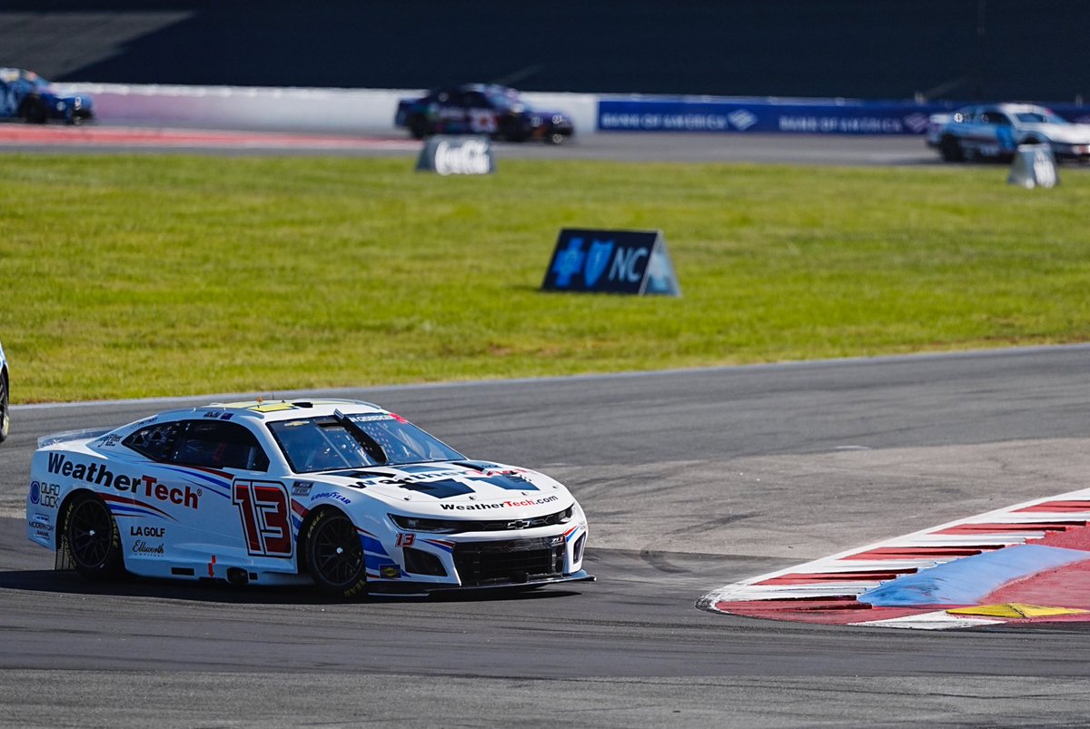 .<a href="/shanevg97/">Shane van Gisbergen</a> continues to move back forward after getting turned. 

P11 ➡️ P23 ➡️ P19
#BofAROVAL