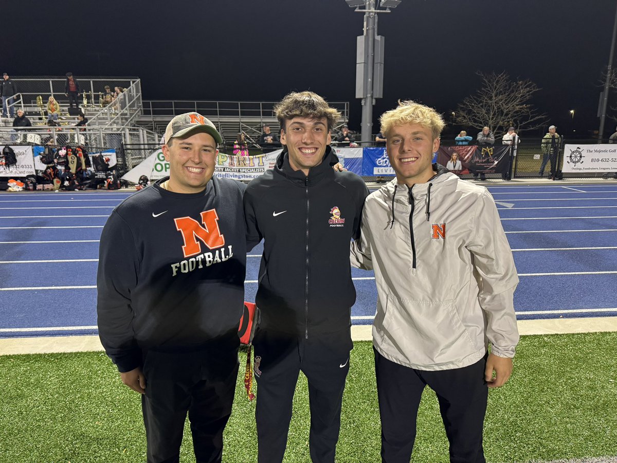 CoachPriorCU's tweet photo. 3 Generations of Northville QB’s! Program builders! Always a great day to be a Stang! @CoachLadach @nvilleathletics @nville_fb @brentluplow @CoachMJSexton https://t.co/CjkGInBrKh